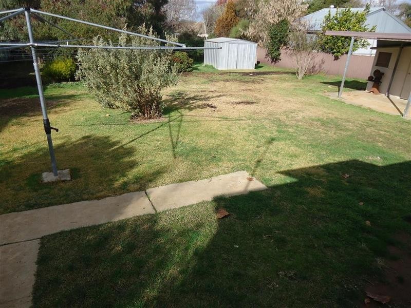 129 Grove St, Kooringal NSW 2650