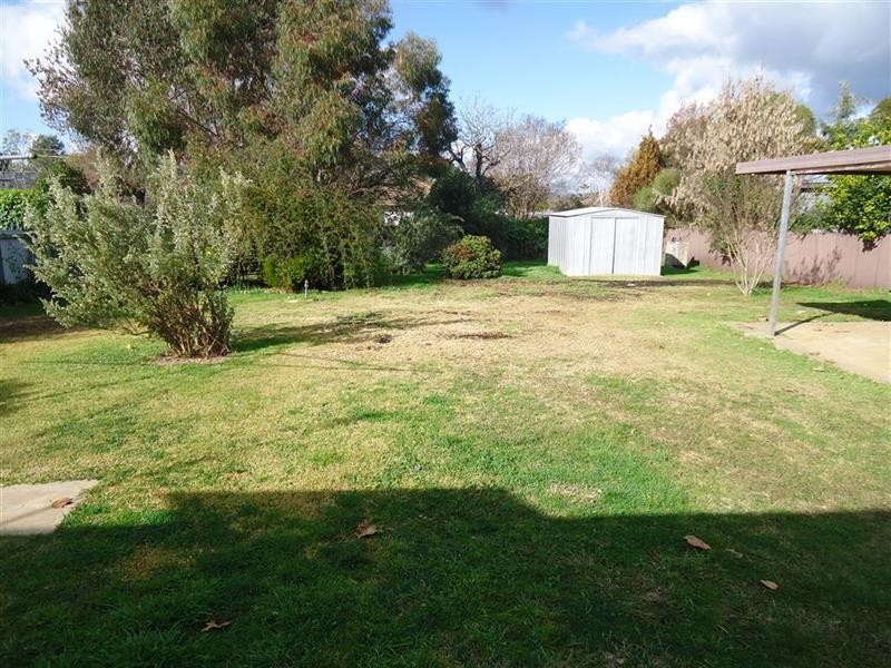 129 Grove St, Kooringal NSW 2650