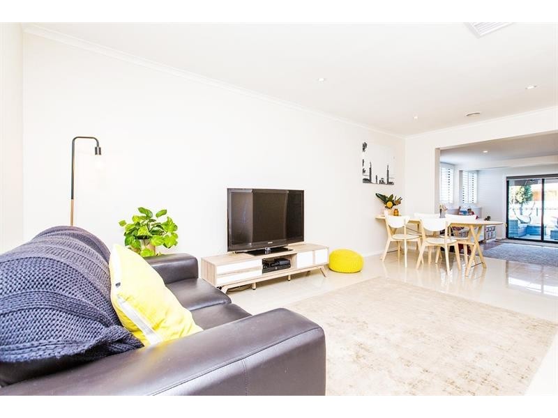 6 Ilex St, Lake Albert NSW 2650