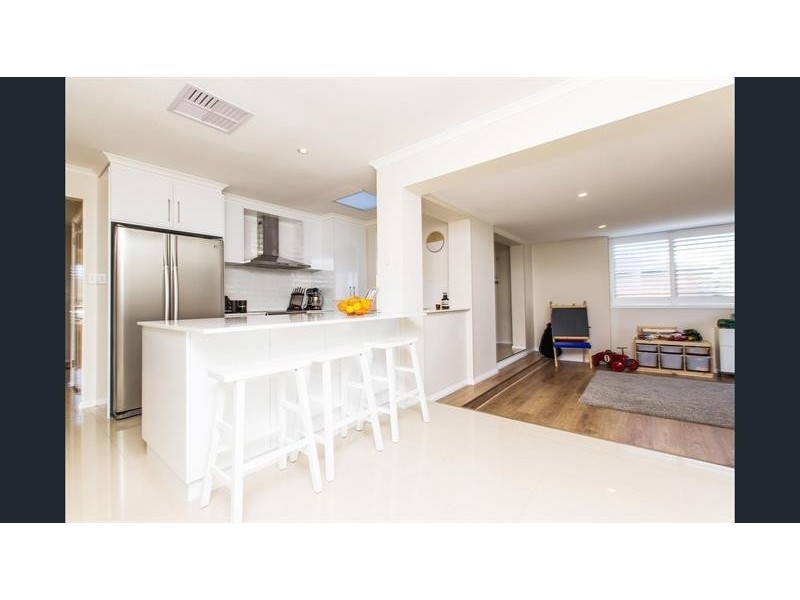 6 Ilex St, Lake Albert NSW 2650