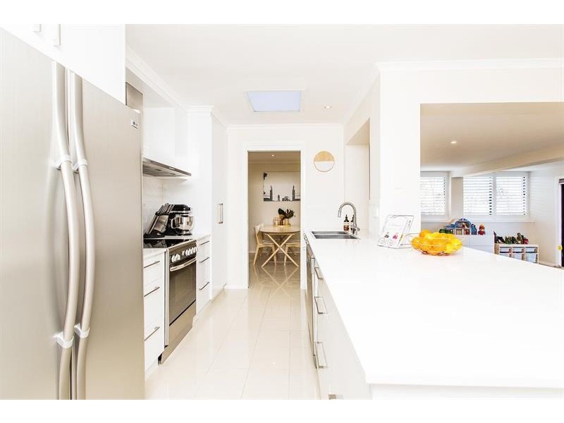 6 Ilex St, Lake Albert NSW 2650