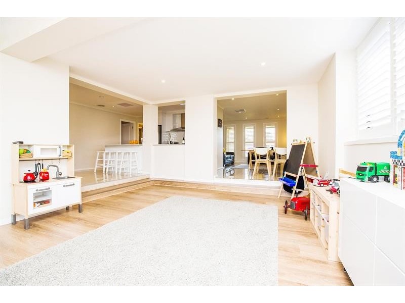 6 Ilex St, Lake Albert NSW 2650