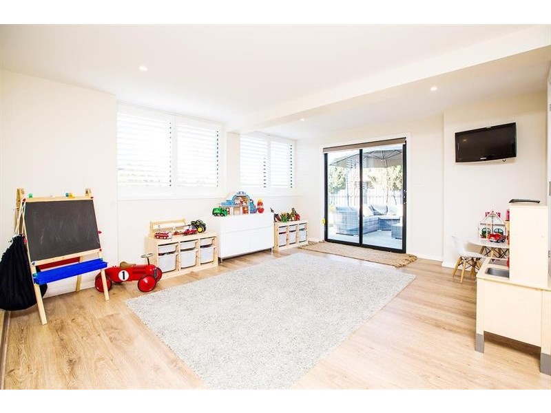 6 Ilex St, Lake Albert NSW 2650