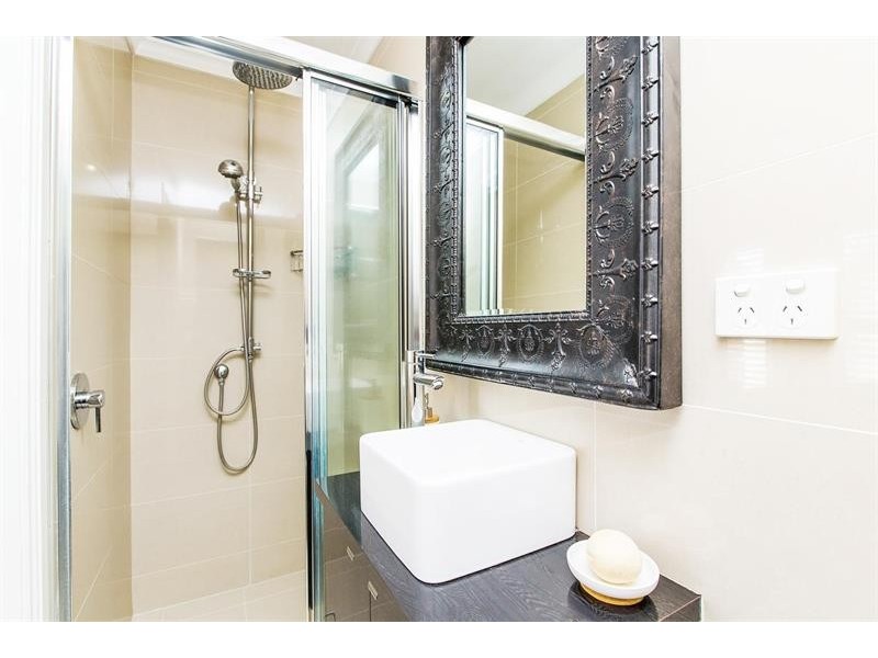 6 Ilex St, Lake Albert NSW 2650