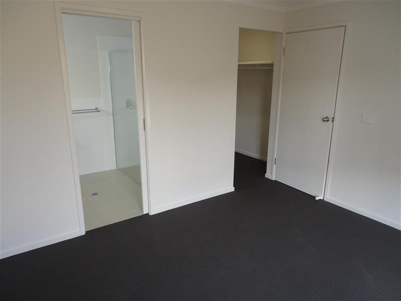 25 Sunvale Cres, Estella NSW 2650