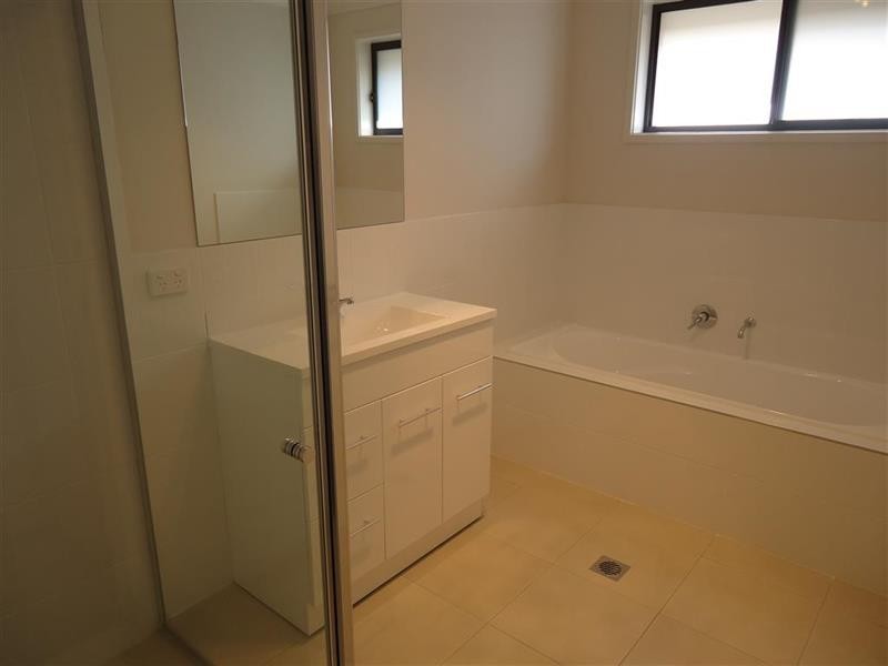 25 Sunvale Cres, Estella NSW 2650