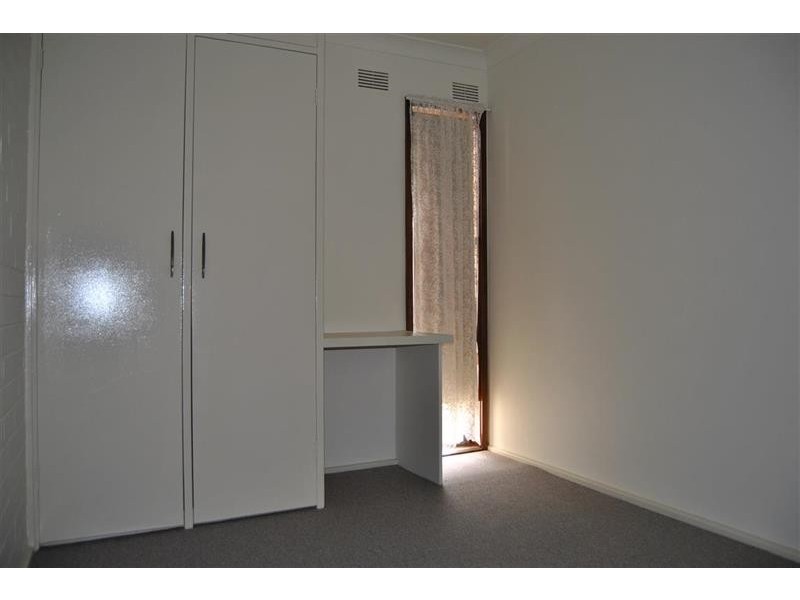 3/8 Nordlingen Dr, Tolland NSW 2650