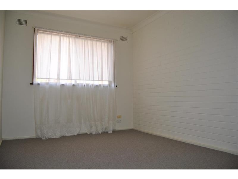 3/8 Nordlingen Dr, Tolland NSW 2650