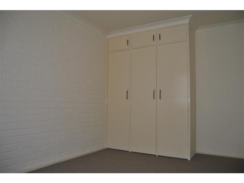 3/8 Nordlingen Dr, Tolland NSW 2650