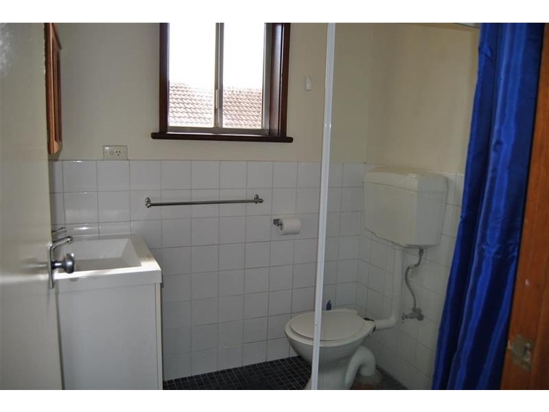 3/8 Nordlingen Dr, Tolland NSW 2650