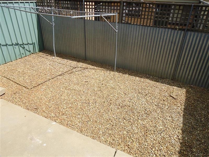 3/8 Nordlingen Dr, Tolland NSW 2650