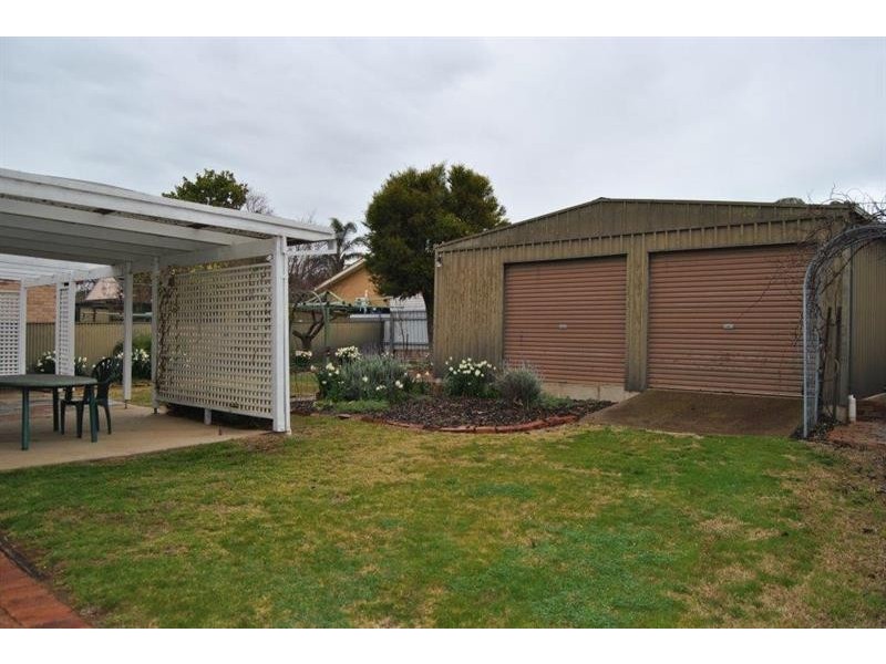 32 Boronia St, Kooringal NSW 2650