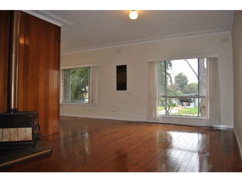 32 Boronia St, Kooringal NSW 2650