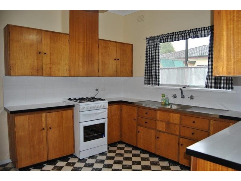 32 Boronia St, Kooringal NSW 2650