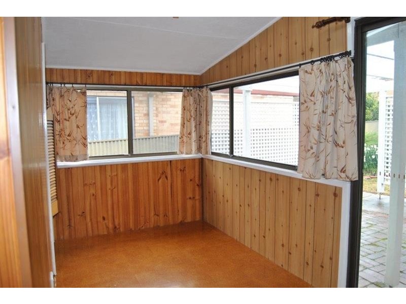 32 Boronia St, Kooringal NSW 2650