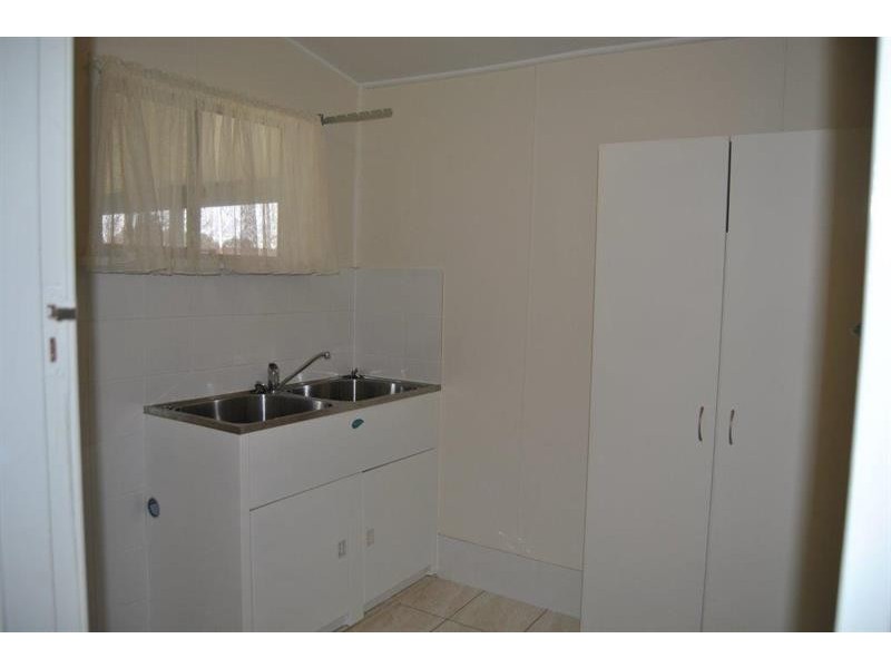 32 Boronia St, Kooringal NSW 2650