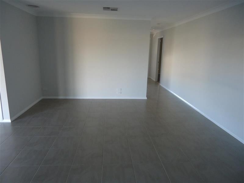 6 Ellerslie St, Gobbagombalin NSW 2650