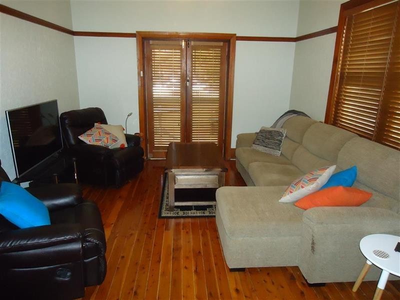 70 Thorne St, Wagga Wagga NSW 2650