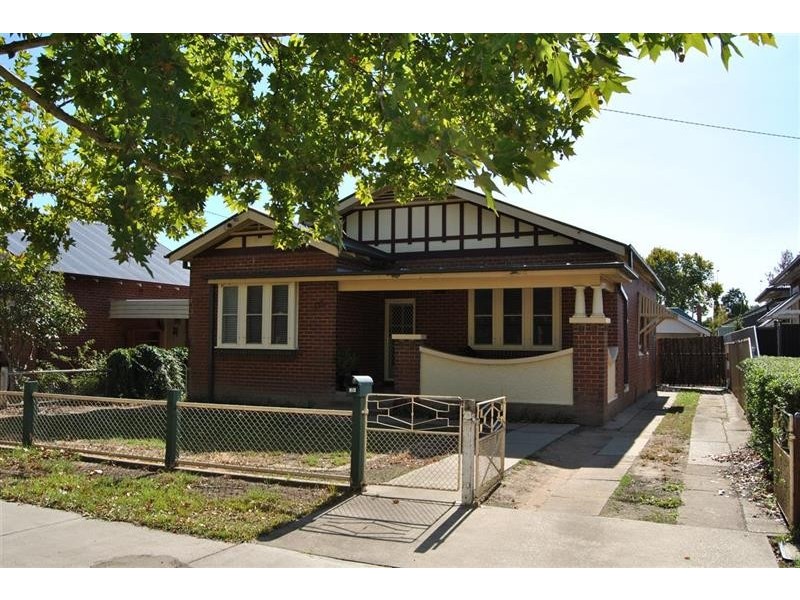 135 Gurwood St, Wagga Wagga NSW 2650