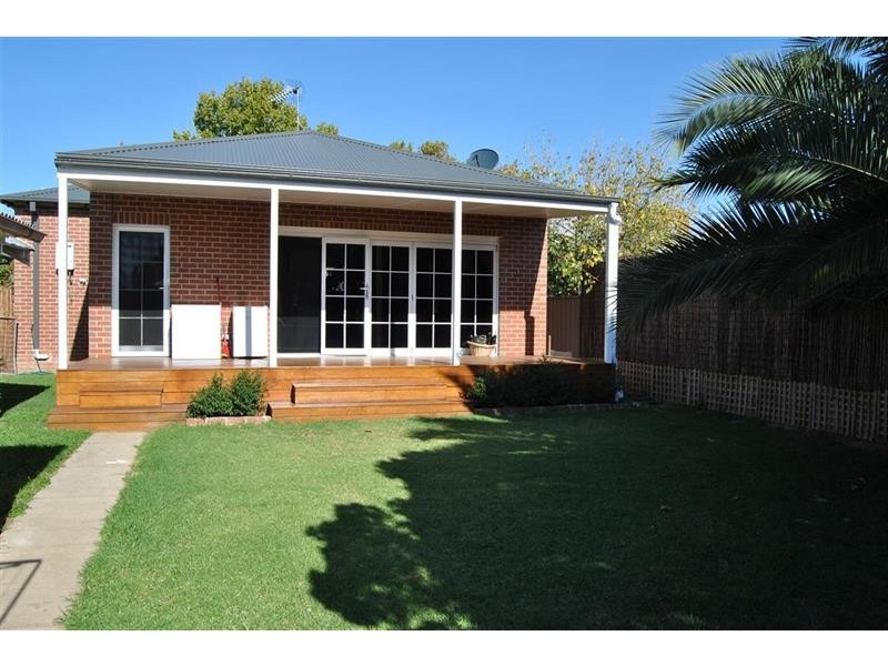 135 Gurwood St, Wagga Wagga NSW 2650