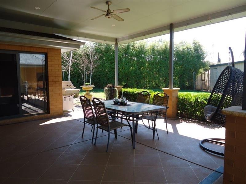 22 Bogong Cres, Tatton NSW 2650