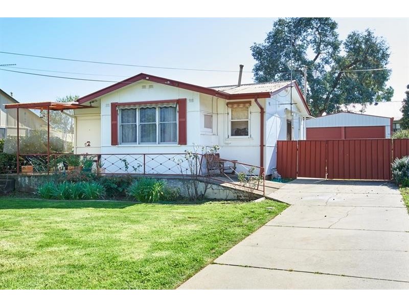 19 Castlereagh Ave, Mount Austin NSW 2650