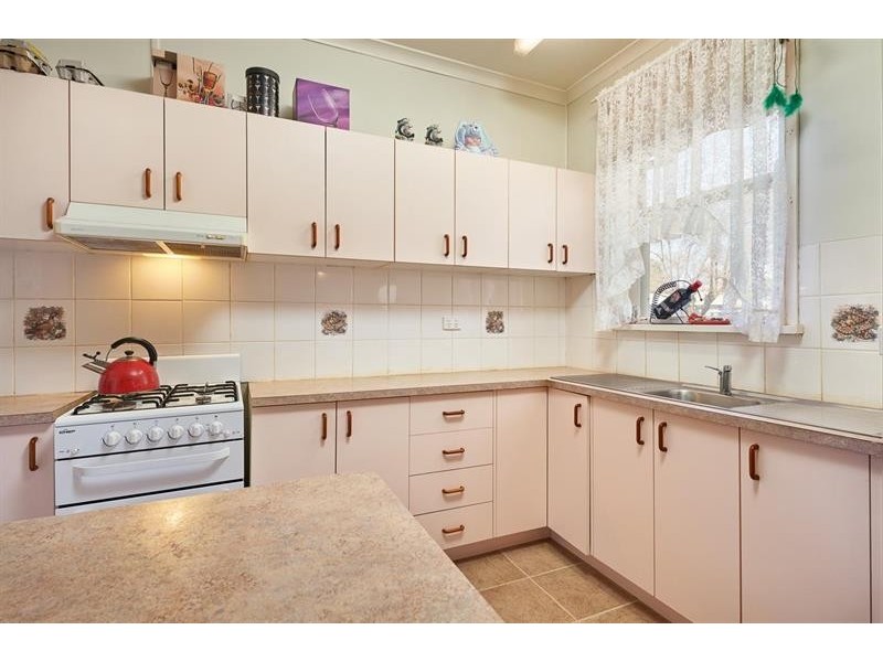 19 Castlereagh Ave, Mount Austin NSW 2650