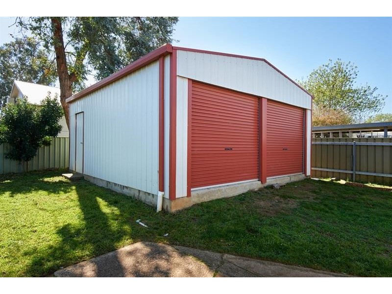 19 Castlereagh Ave, Mount Austin NSW 2650