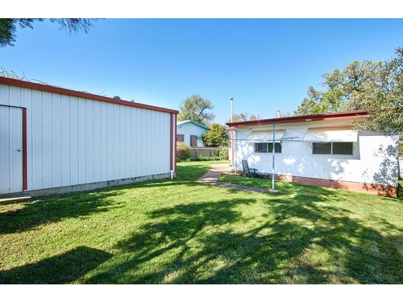 19 Castlereagh Ave, Mount Austin NSW 2650