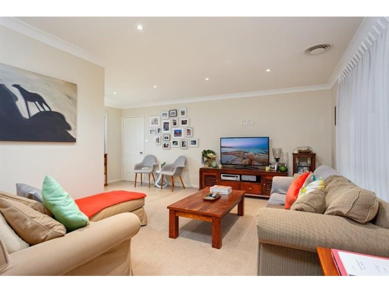 1 Carinya St, Glenfield Park NSW 2650