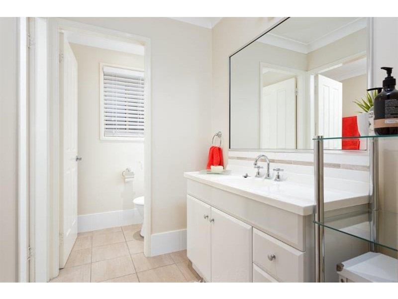 1 Carinya St, Glenfield Park NSW 2650