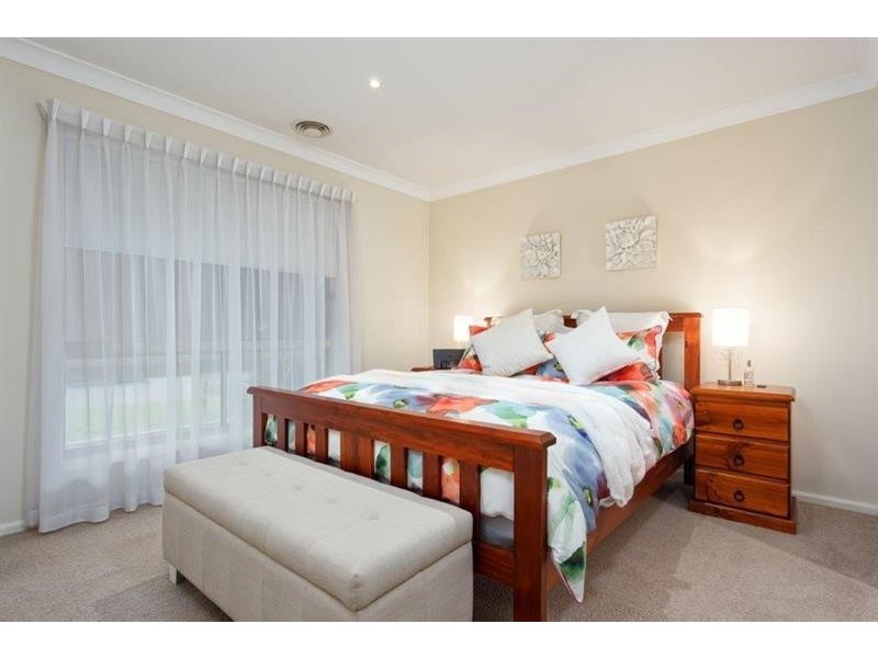 1 Carinya St, Glenfield Park NSW 2650