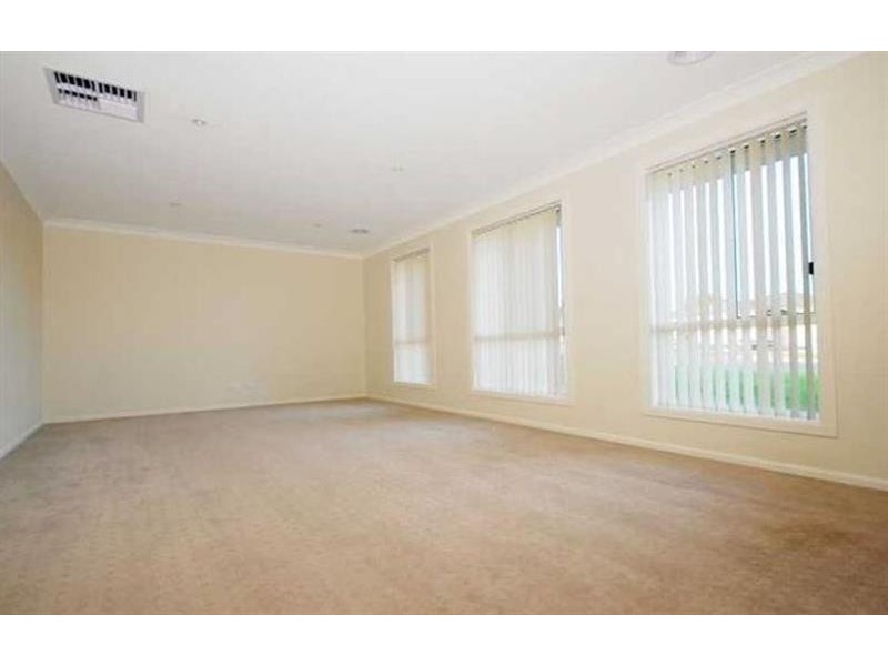 2/28 Dove St, Mount Austin NSW 2650