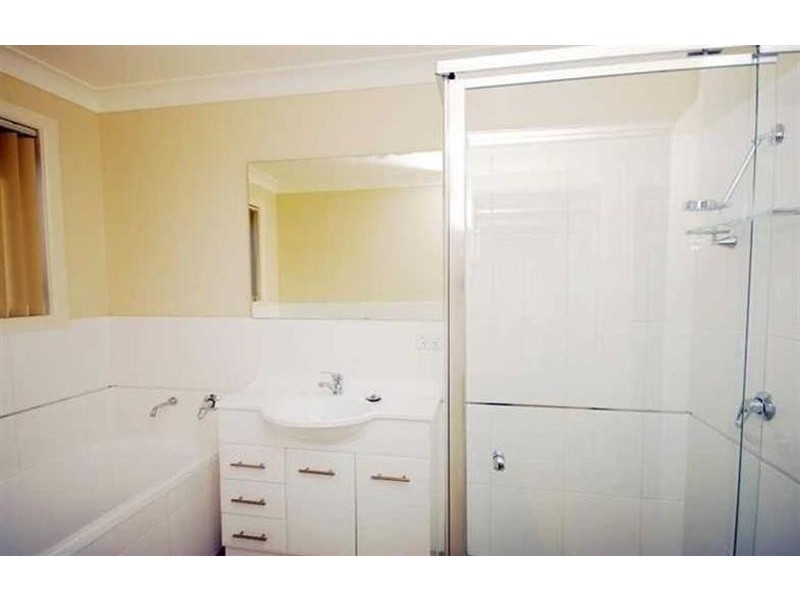 2/28 Dove St, Mount Austin NSW 2650