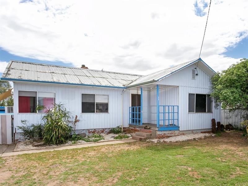 33 Blamey St, Turvey Park NSW 2650