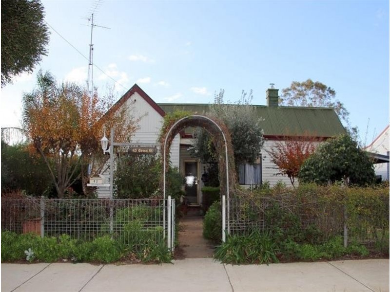 43 Green St, Lockhart NSW 2656