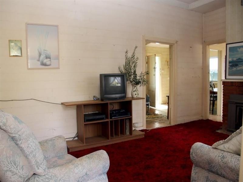 43 Green St, Lockhart NSW 2656