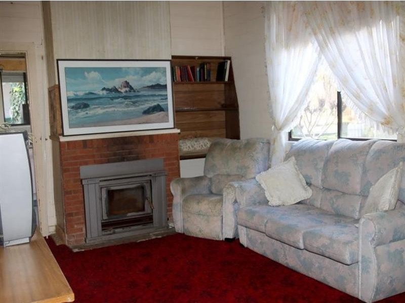 43 Green St, Lockhart NSW 2656