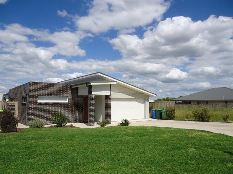2/12 Trumper St, Boorooma NSW 2650