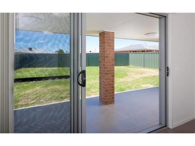 35 Melaleuca Dr, Forest Hill NSW 2651