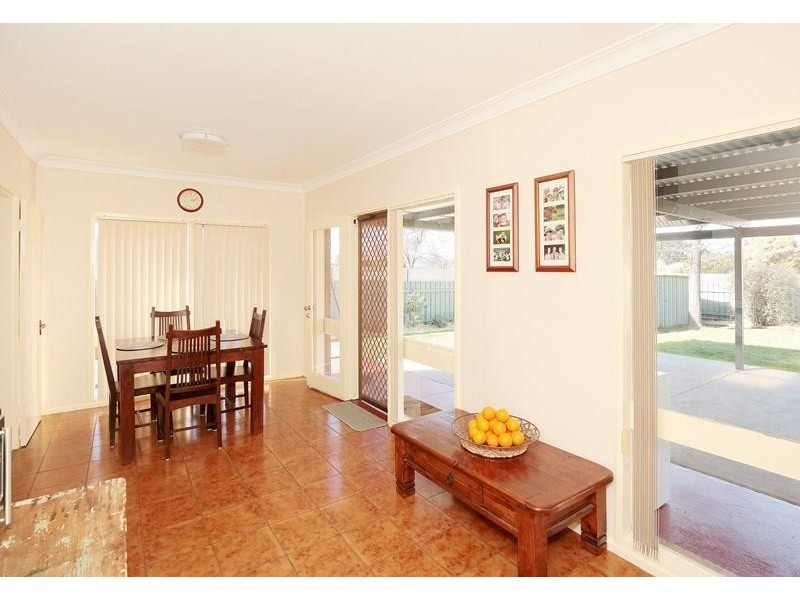 21 Inglis St, Lake Albert NSW 2650