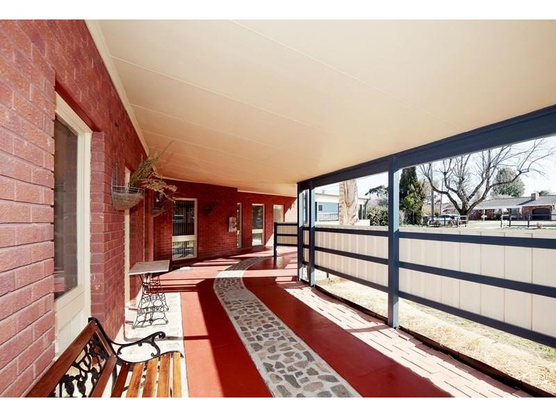 21 Inglis St, Lake Albert NSW 2650