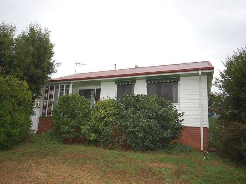 5 Condon Ave, Mount Austin NSW 2650