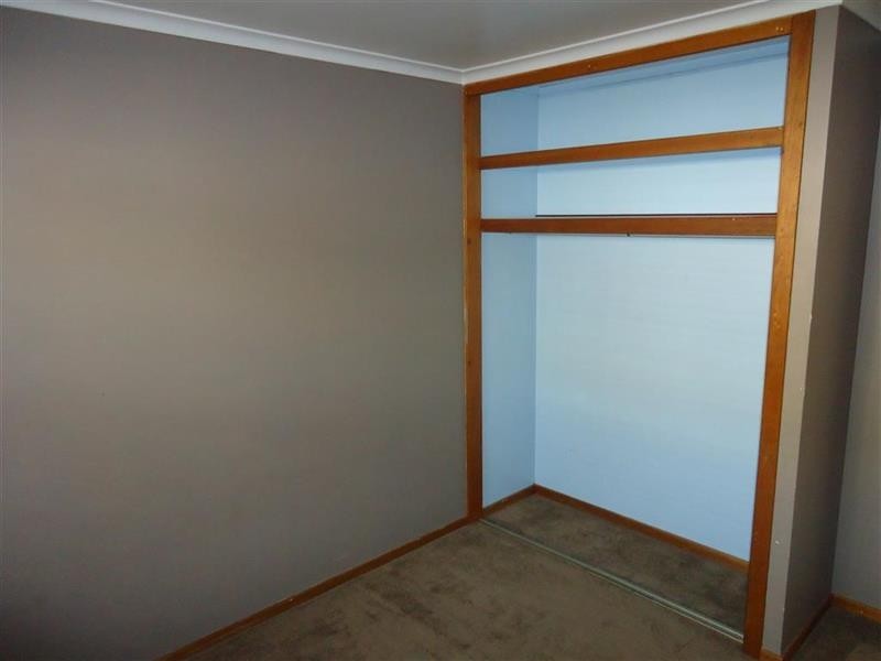 6 Hume St, Lake Albert NSW 2650