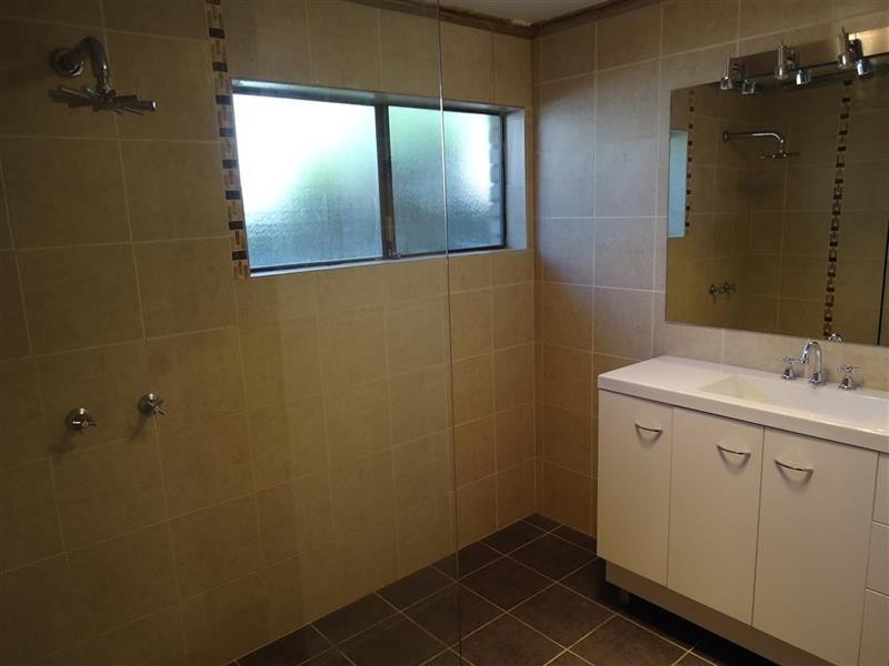 6 Hume St, Lake Albert NSW 2650