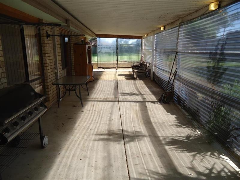 6 Hume St, Lake Albert NSW 2650