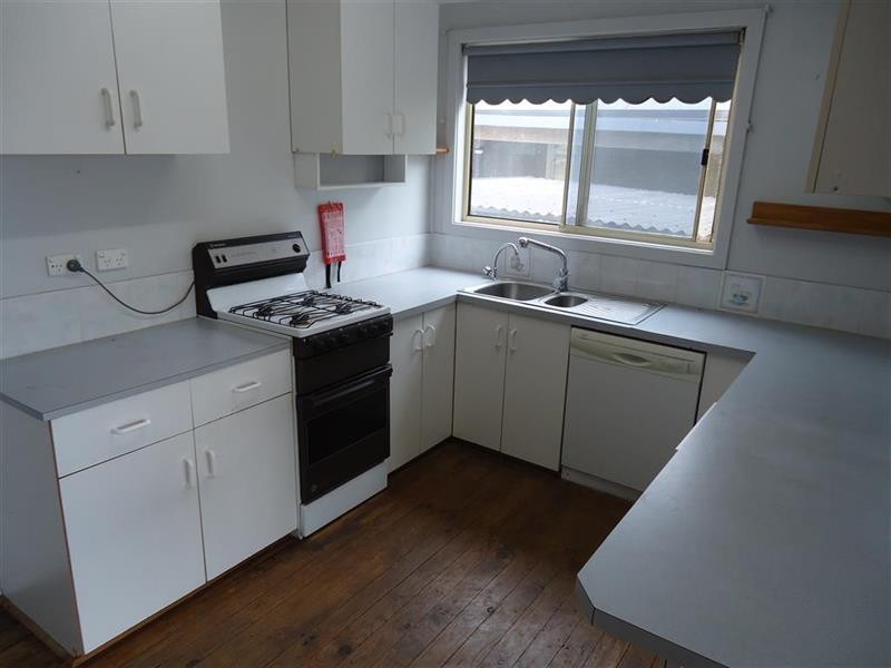 14 Condon Ave, Mount Austin NSW 2650