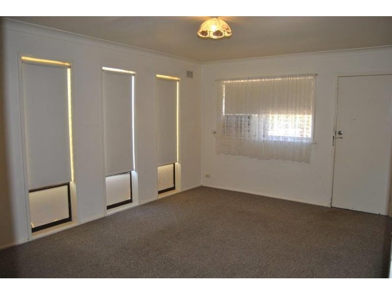 5/8 Nordlingen Dr, Tolland NSW 2650