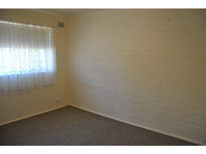 5/8 Nordlingen Dr, Tolland NSW 2650
