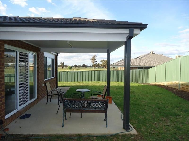 12 Paperbark Dr, Forest Hill NSW 2651